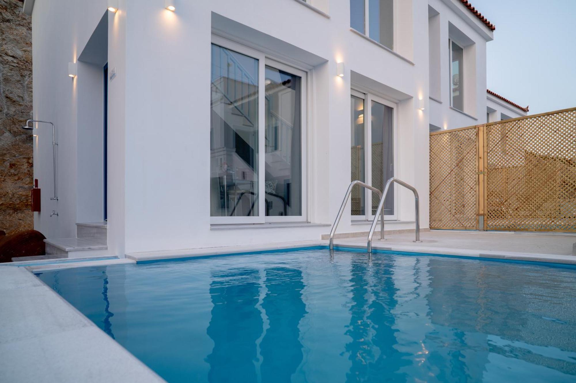 Kontemare Seascape Villa *