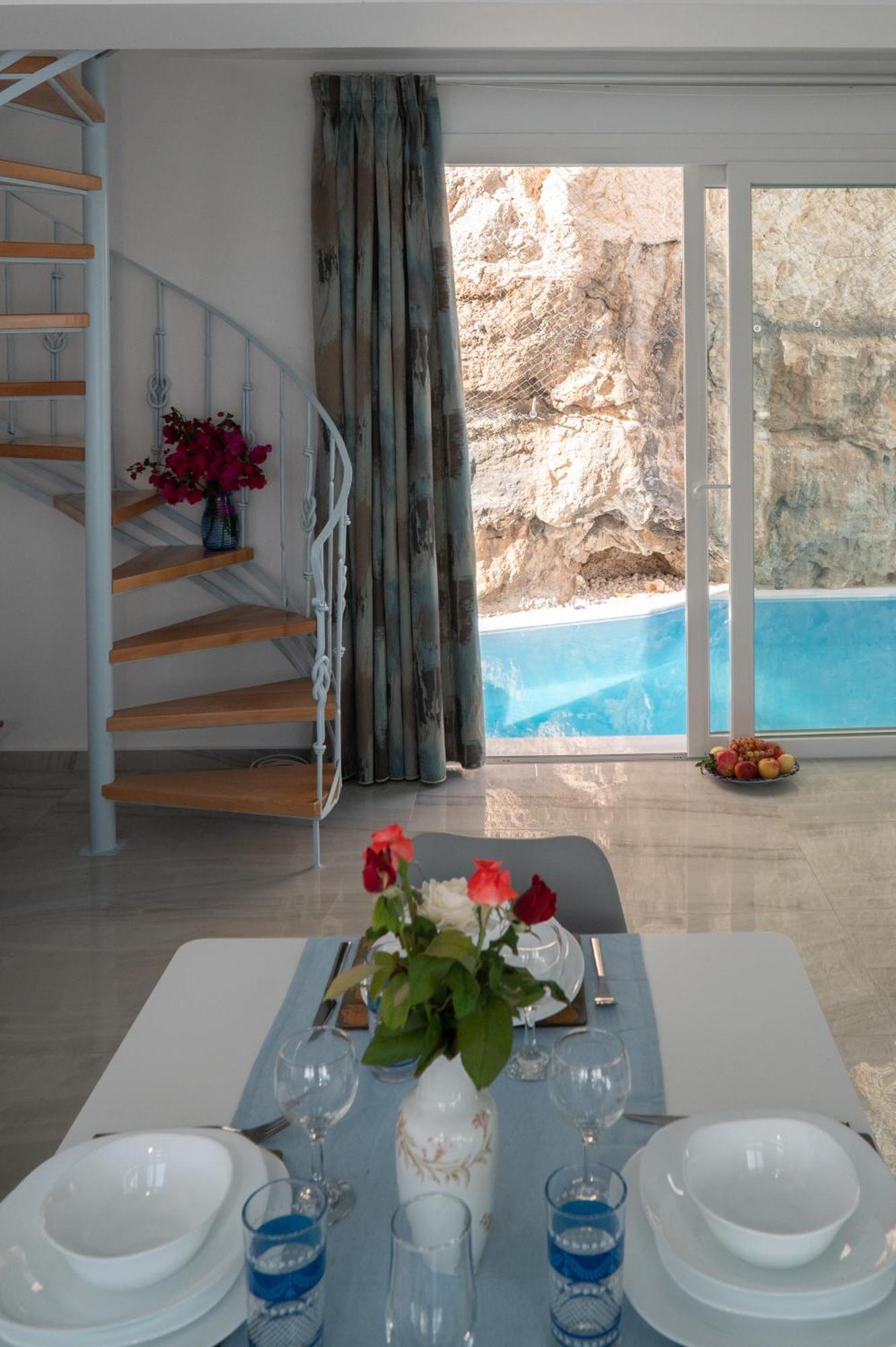 Kontemare Seascape Villa *